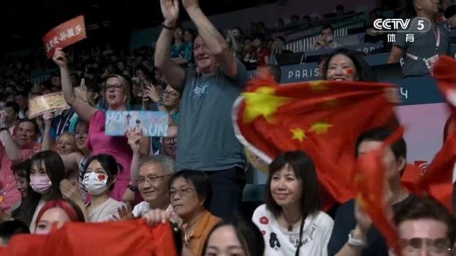 #莎头夺金老外激动坏了# 哈哈哈哈老外比我们还激动的趋势！莎头太牛了！为你们骄傲