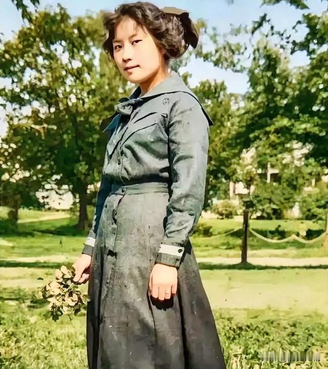 1910年14岁的宋美龄在美国留学期间的留影。老照片 宋美龄晚年往事 宋美龄救夫