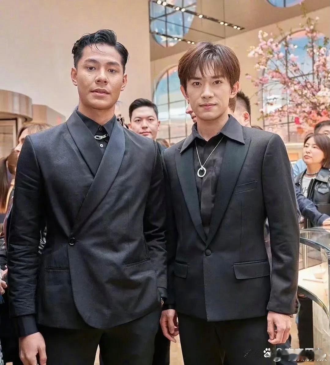 易烊千玺真的变了好多，感觉他一下子长大成熟了 ​​​