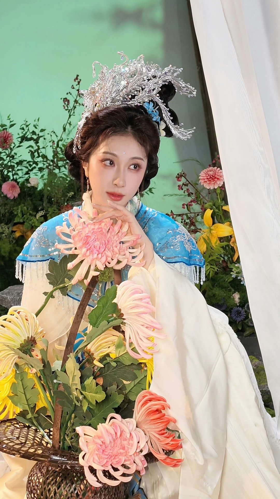 张小婉live图更是权威张小婉这几张live好有神性被张小婉live狠狠惊艳，眼