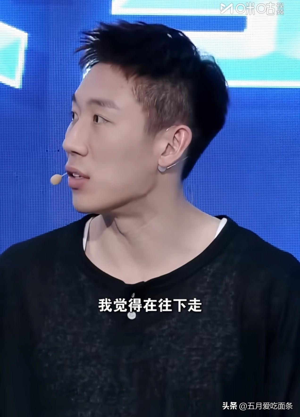 程靖淇评论黄友政：技术没问题，信心一直在往下走。现在年轻运动员面对的问题不是单一