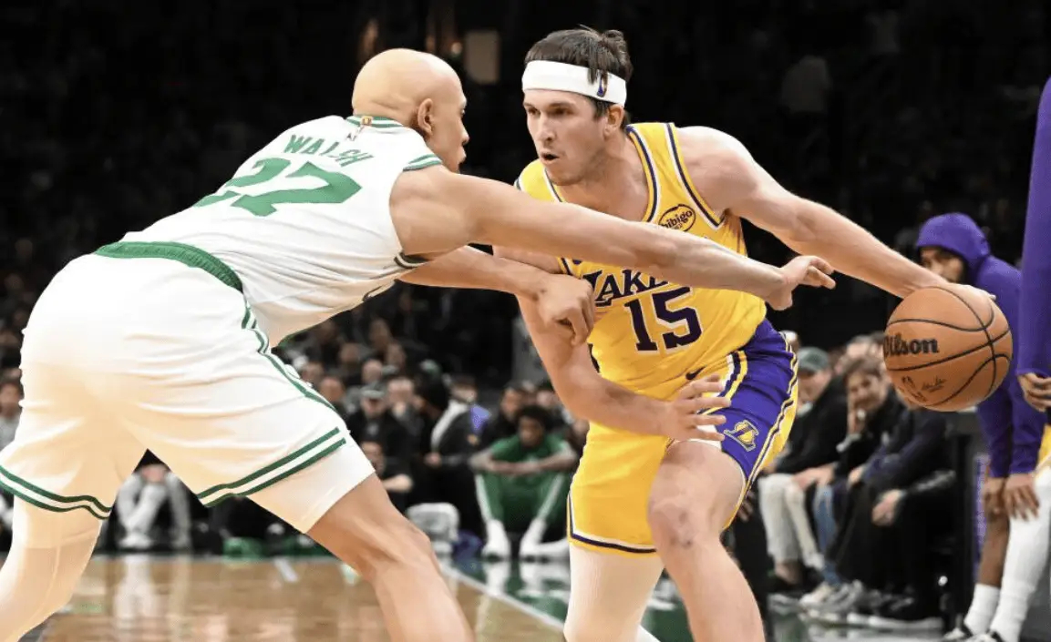 今天的比赛里夫斯不复出，但是雷迪克表示他的康复进度还不错。雷迪克：“奥斯汀的恢复