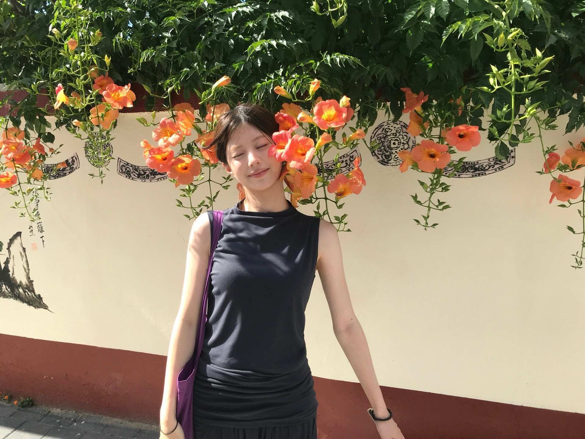 思慕社字母 因为小猫遇到很多坏人所以她开始怀疑所有接近她的人觉得这些人都带有目的