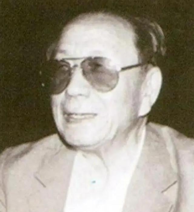 他曾主政过陕西、宁夏两地，女儿是海军少将，如今77岁仍在奋斗

霍士廉，1909