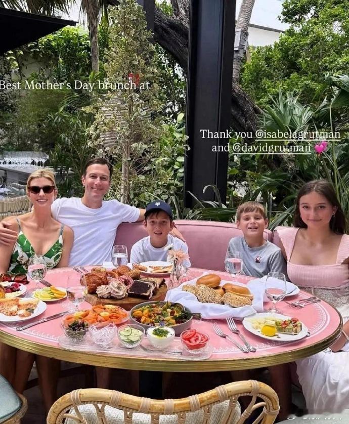 伊万卡为大女儿庆祝14岁生日，令人惊喜的是，她的身高竟然超过了妈妈，让全家人感受