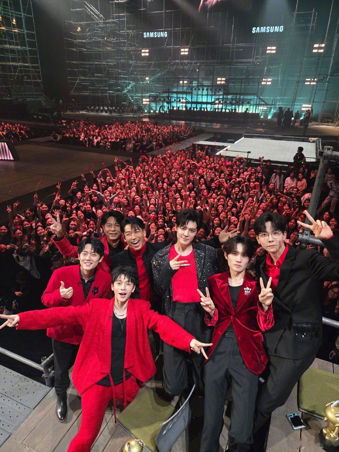 #胡夏发文告别披荆斩棘# 胡夏也舍不得这个滚烫又闪亮的夏天吧，好认真的披荆斩棘告