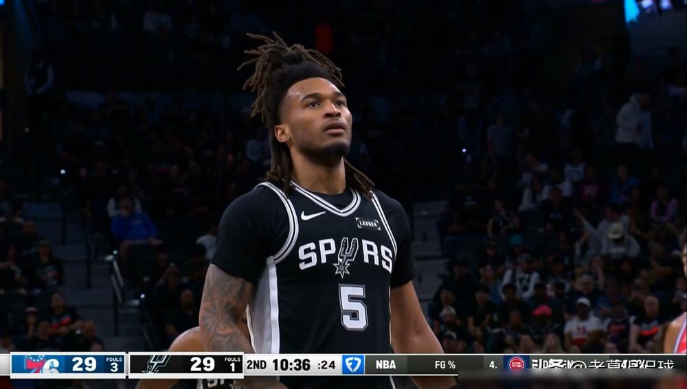 文班亚马伤退，马刺就该崩盘？别做梦了。4月6日对阵费城，当核心成了病号，真正的恐