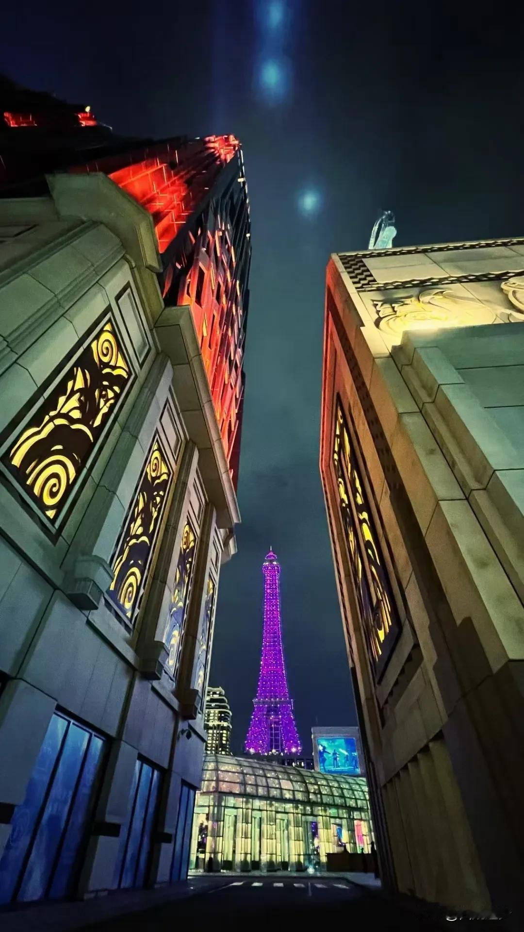 香港元宵节夜景，香江两岸，灯火斑斓。