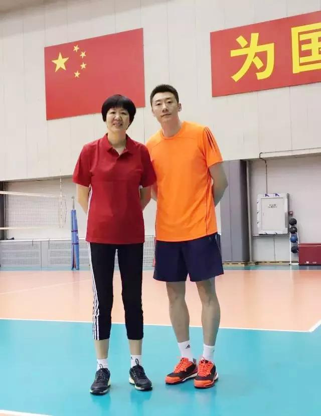 郎平马上退休了，主教练位置谁来接？我首选陈忠和，年纪大了点，可以作为过渡人物，带