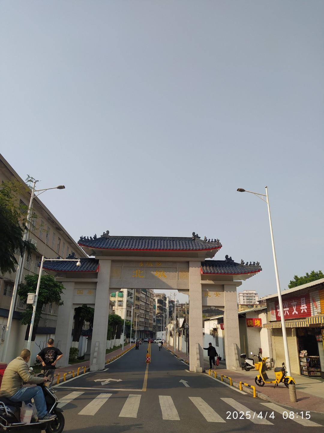 一年之计在于春
风一吹，心就醒了
不再谈虚浮的梦
只把日子，过得扎实又滚烫
 