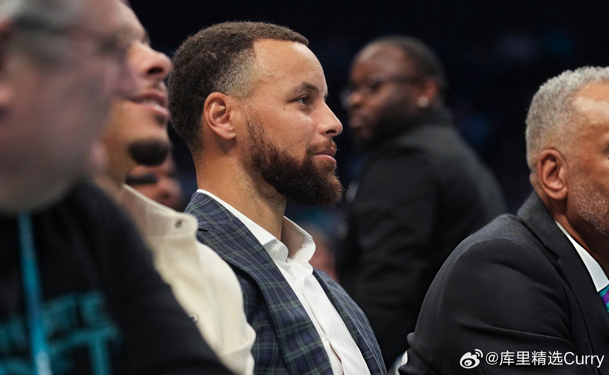 斯蒂芬谈到球衣退役仪式对父亲戴尔库里的意义：“我知道这对他有多重要，从我过去一直