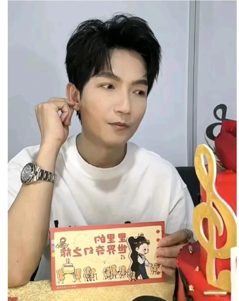 看了歌手2024总决赛帮帮唱的歌单，
特意去听了尧十三的《瞎子》，
听了两遍，一