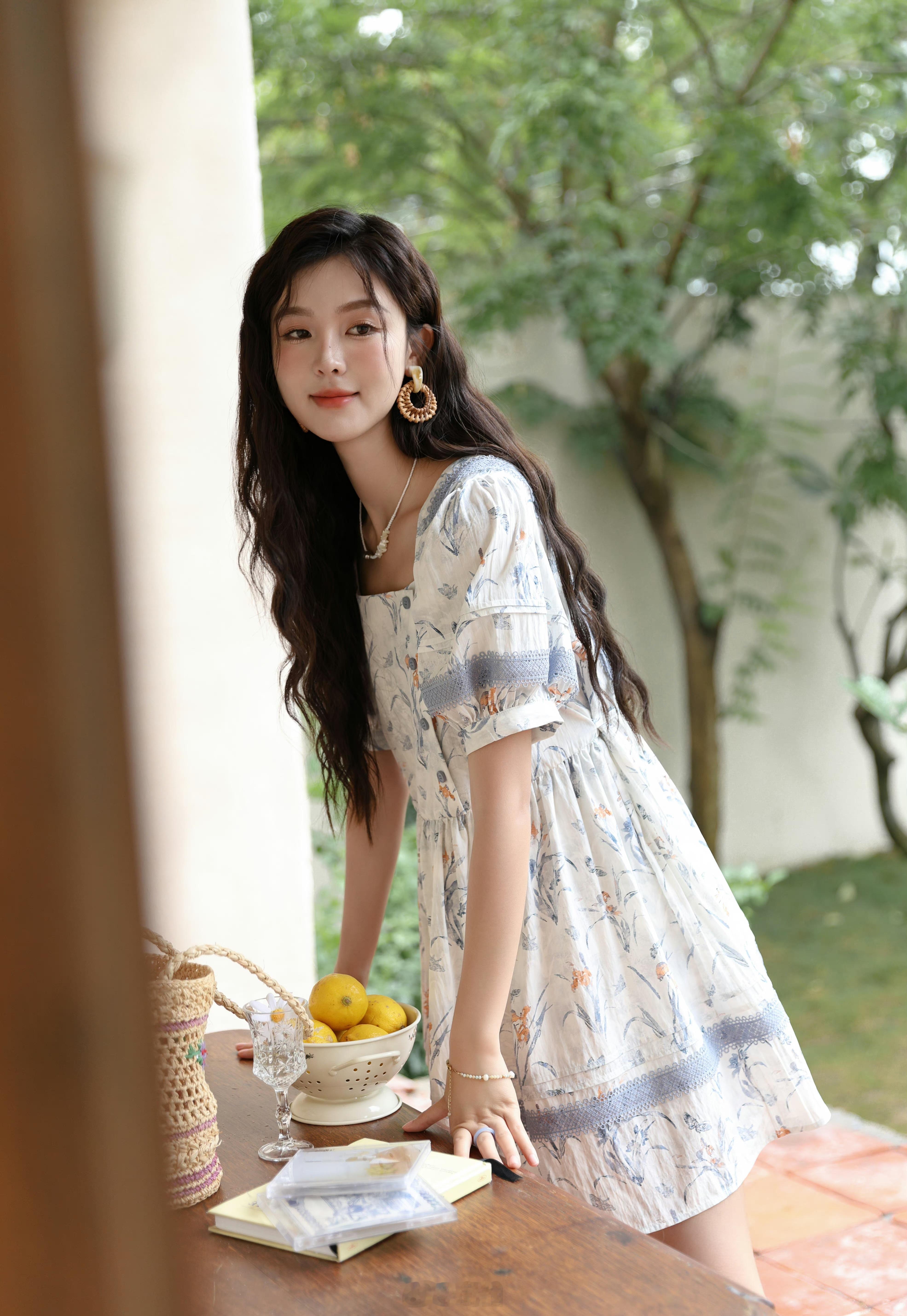 小姐姐的碎花裙很美呀 ​​​