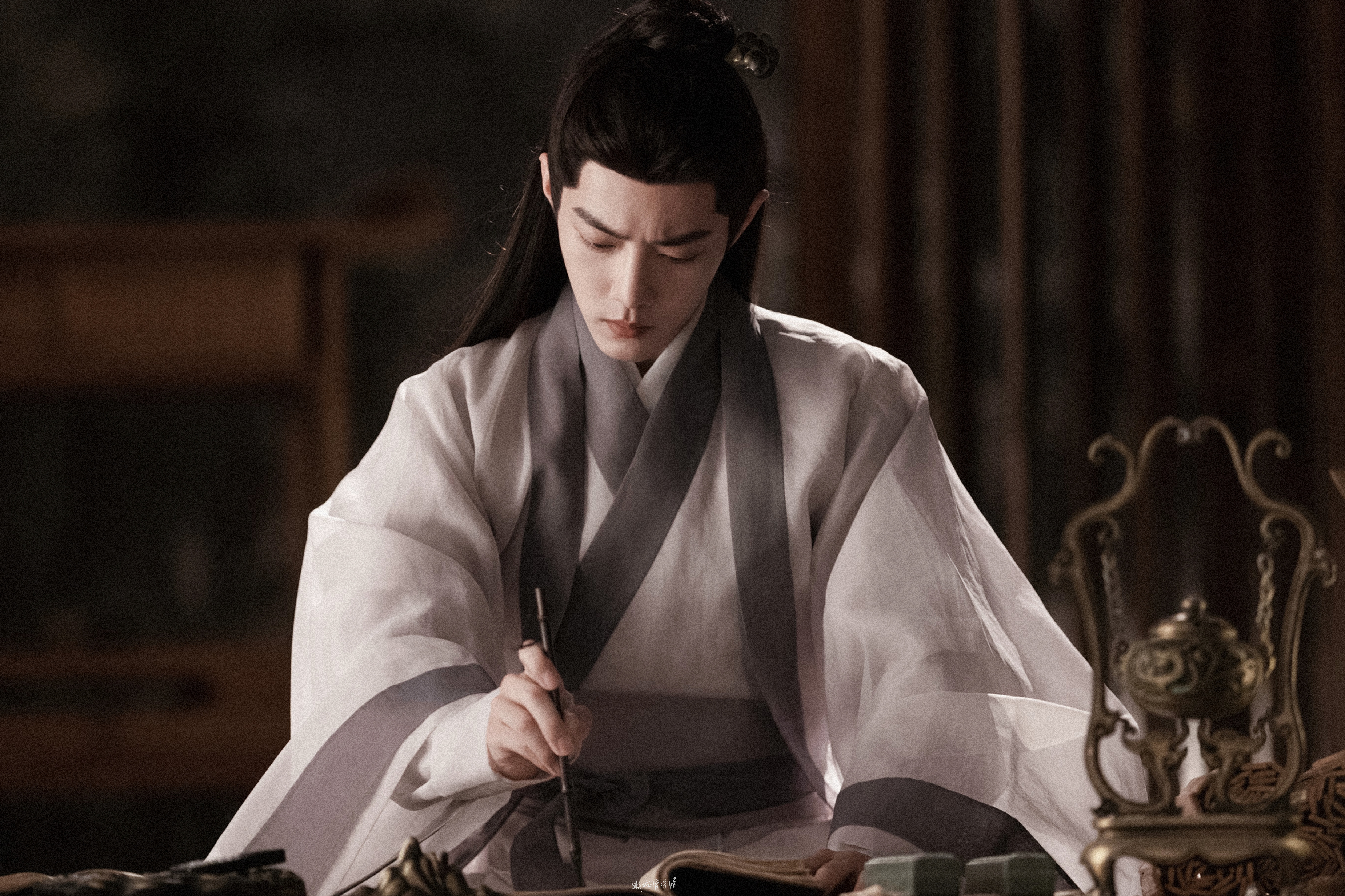 ♡⃝ 𝒍𝒐𝒗𝒆 ʚɞ ☽⋆❥ »» 肖战 跟着师父练习书法，一起修身养性