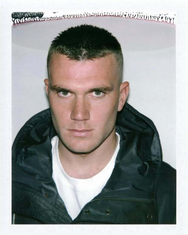 不愧是同时在IMG有模特经纪约的球员德雷珀这张大头硬照神情还是挺见镜头表现功底的