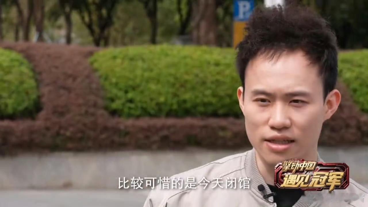 岭南瑰宝陈家祠，木雕花窗诉风华。跟随冠军谢思埸，邂逅广府千年韵。一砖一瓦皆故事，