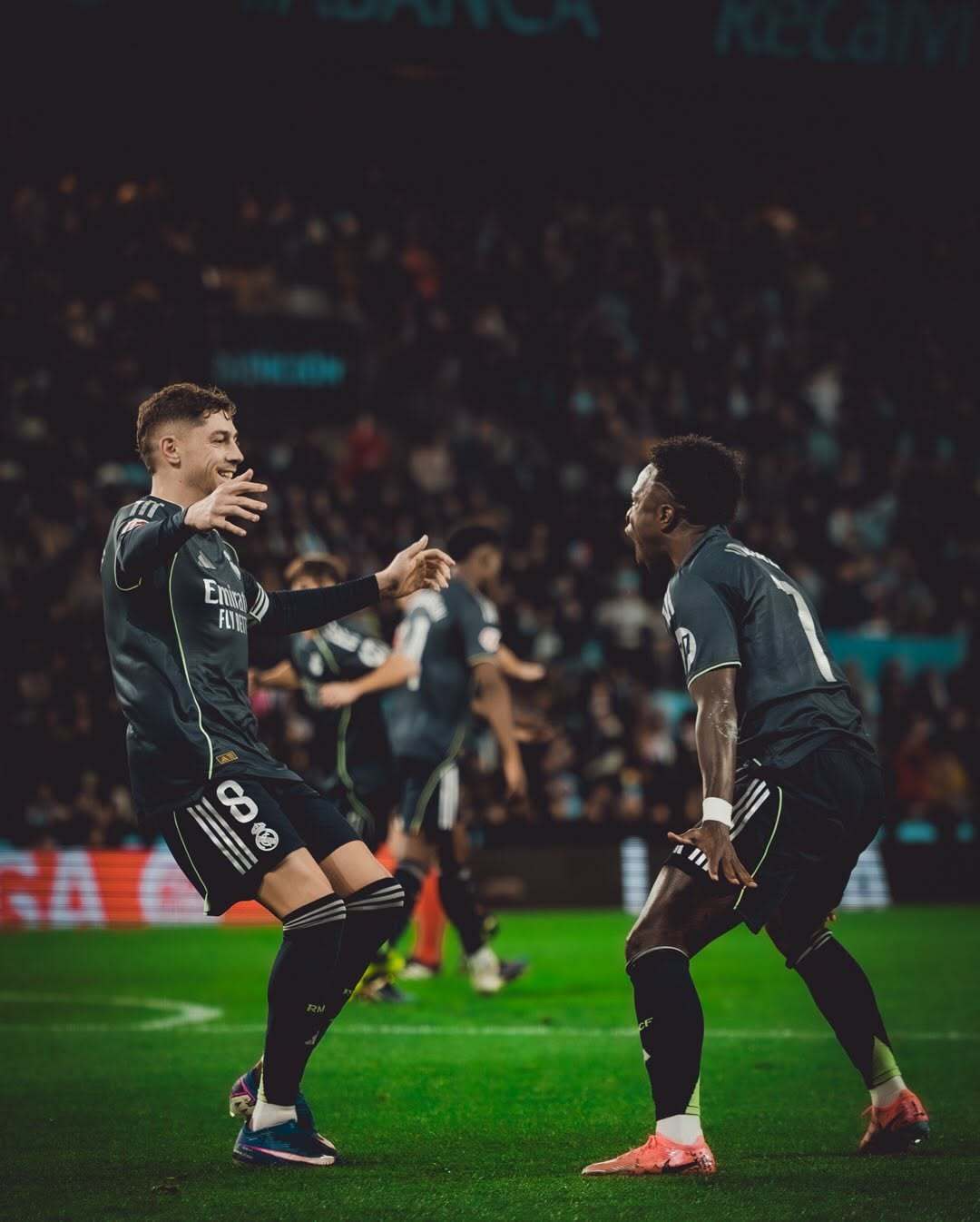 皇马巴尔韦德 巴尔韦德绝杀对着镜头不甚娴熟的比心被所有人抱抱 