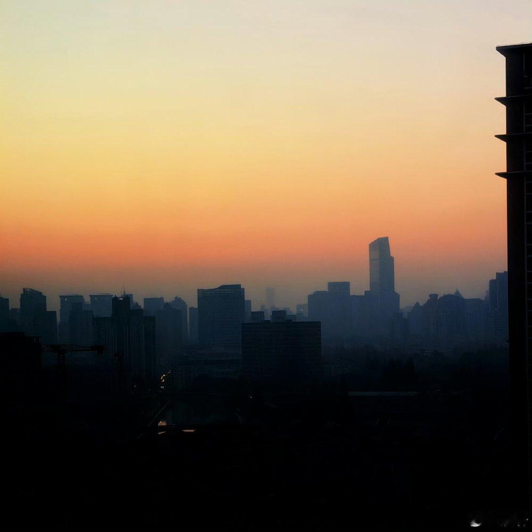 展轩和猫合照展轩拍的日落展轩今日营业，日落+和猫合照！多多分享日常 