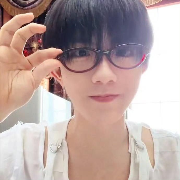 苏新皓被粉丝投稿上爸爸当家了小铲铲儿时魔术镜头出现在爸爸当家彩蛋里咯，粉丝也太有