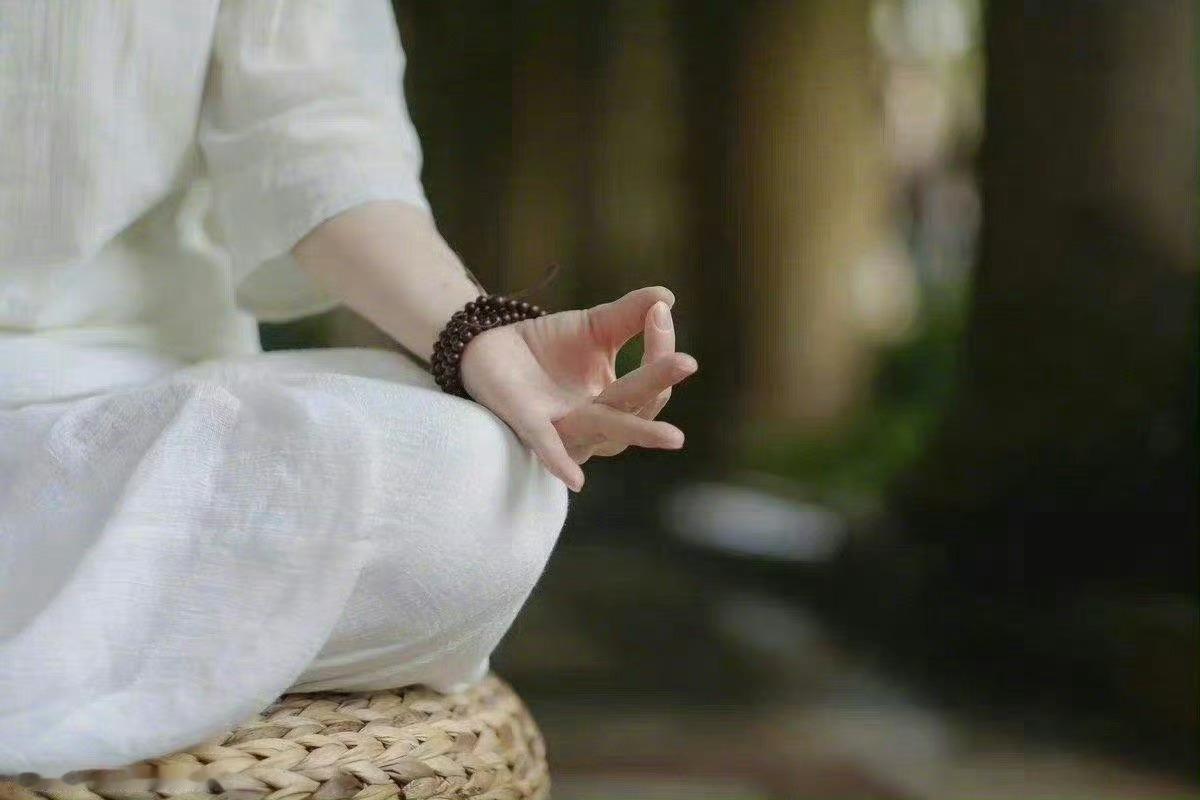 禅定，不去探索“禅定”到底是怎样的生命体验和感受，多说一个字都是空洞的概念。“禅