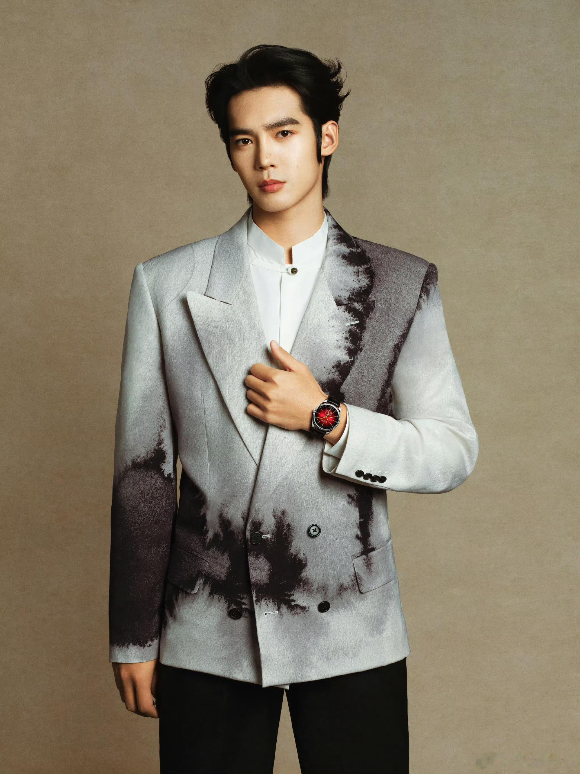 于适浪琴表优雅形象大使官宣 ，商业价值好顶 