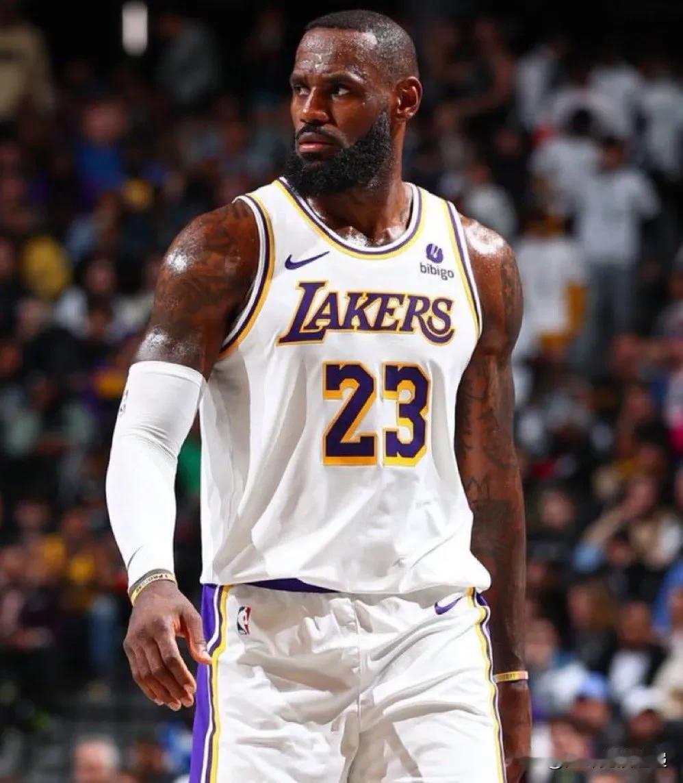 勒布朗·詹姆斯谈到了丹佛掘金队的淘汰：

“我们知道在第一轮面对卫冕冠军会很困难