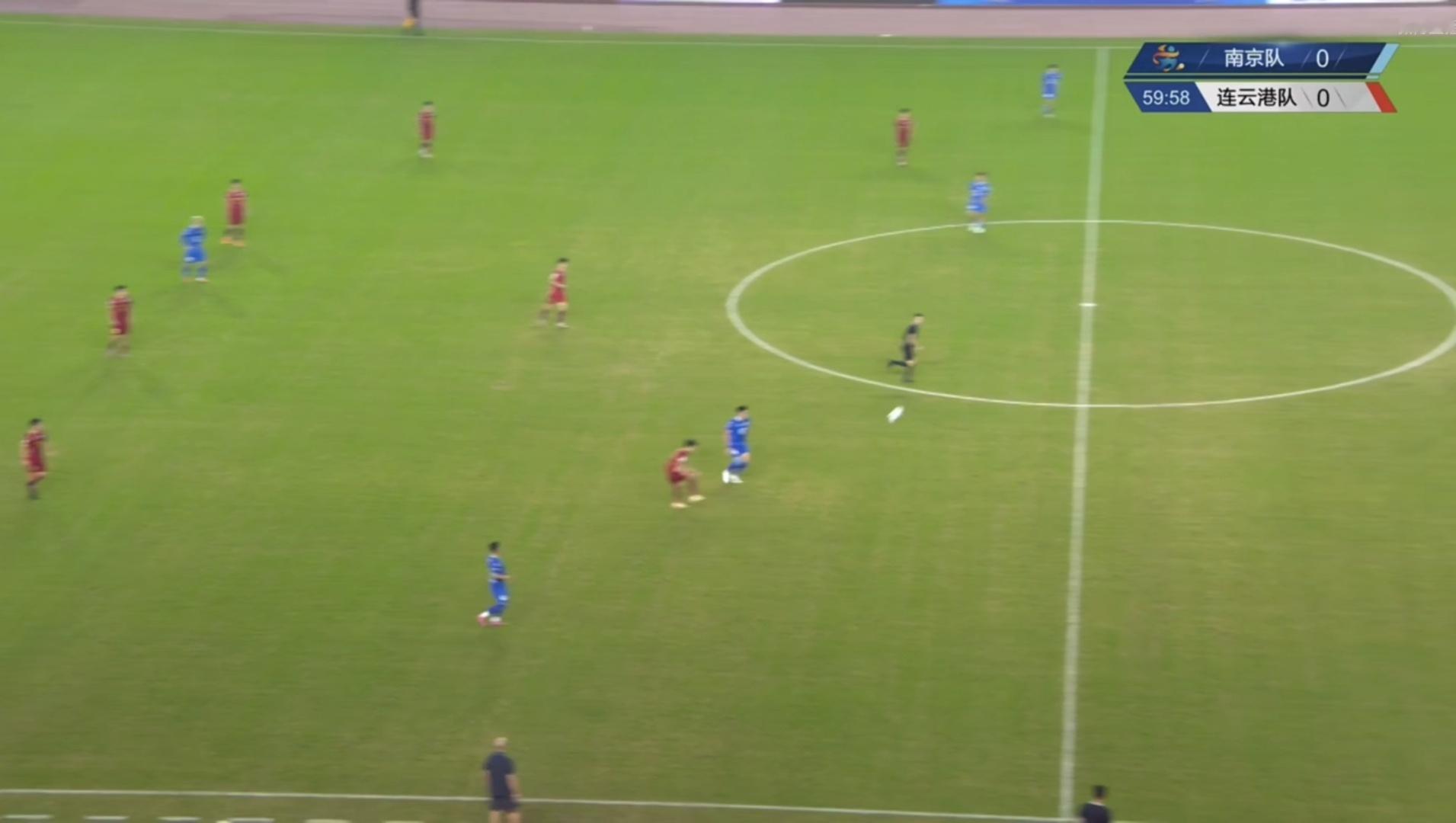 苏超淘汰赛已经打响，第一轮南京VS连云港的比赛，在南京奥体中心开启。刚刚苏超淘汰