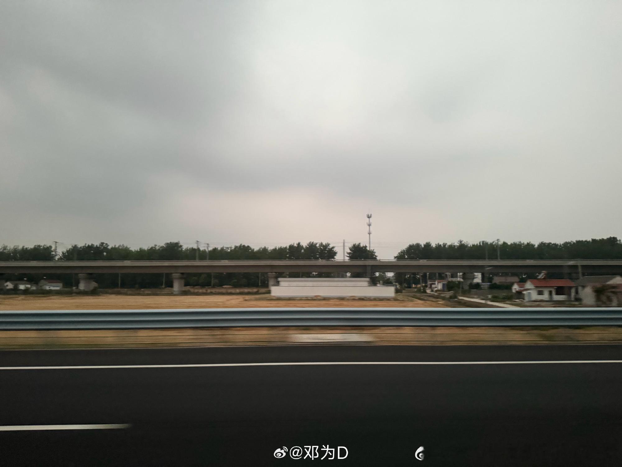 每日一善  诚信是一轮圆月，唯有与高处的皎洁对视，才能沉淀出对待生命的真正态度；
