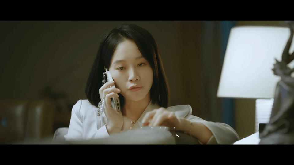 #蓝盈莹有疯批女友那味儿了#蓝盈莹不愧是专业的演员，这场车祸让她美好而又宁静的生