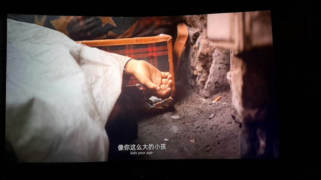 文牧野的镜头语言没有一秒废话🫧文牧野镜头从无冗余片段，如同深海海豚伴船，沙漠白