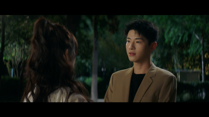 辛云来在《半熟男女》中的精湛演技，为渣男形象注入了新的活力。他独特的演绎方式，让