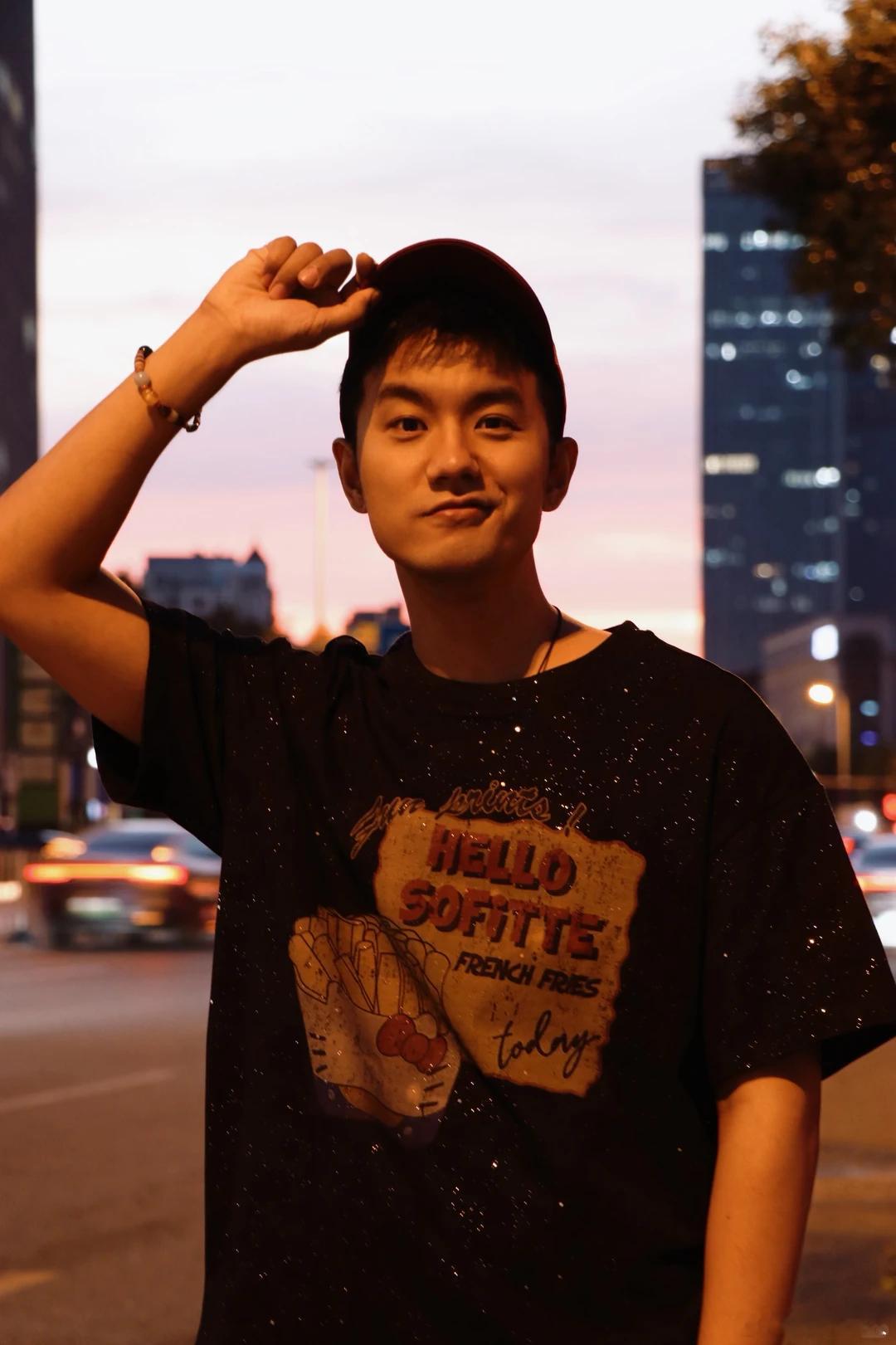 早期快男选手曝人设是节目要求的 所以当年那些“你是我的神”名场面，到底几分真几分