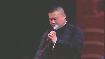 岳云鹏开演唱会引发争议，一是舞台表现不佳，站姿呆板、状况频出，翻唱多且随性[1]