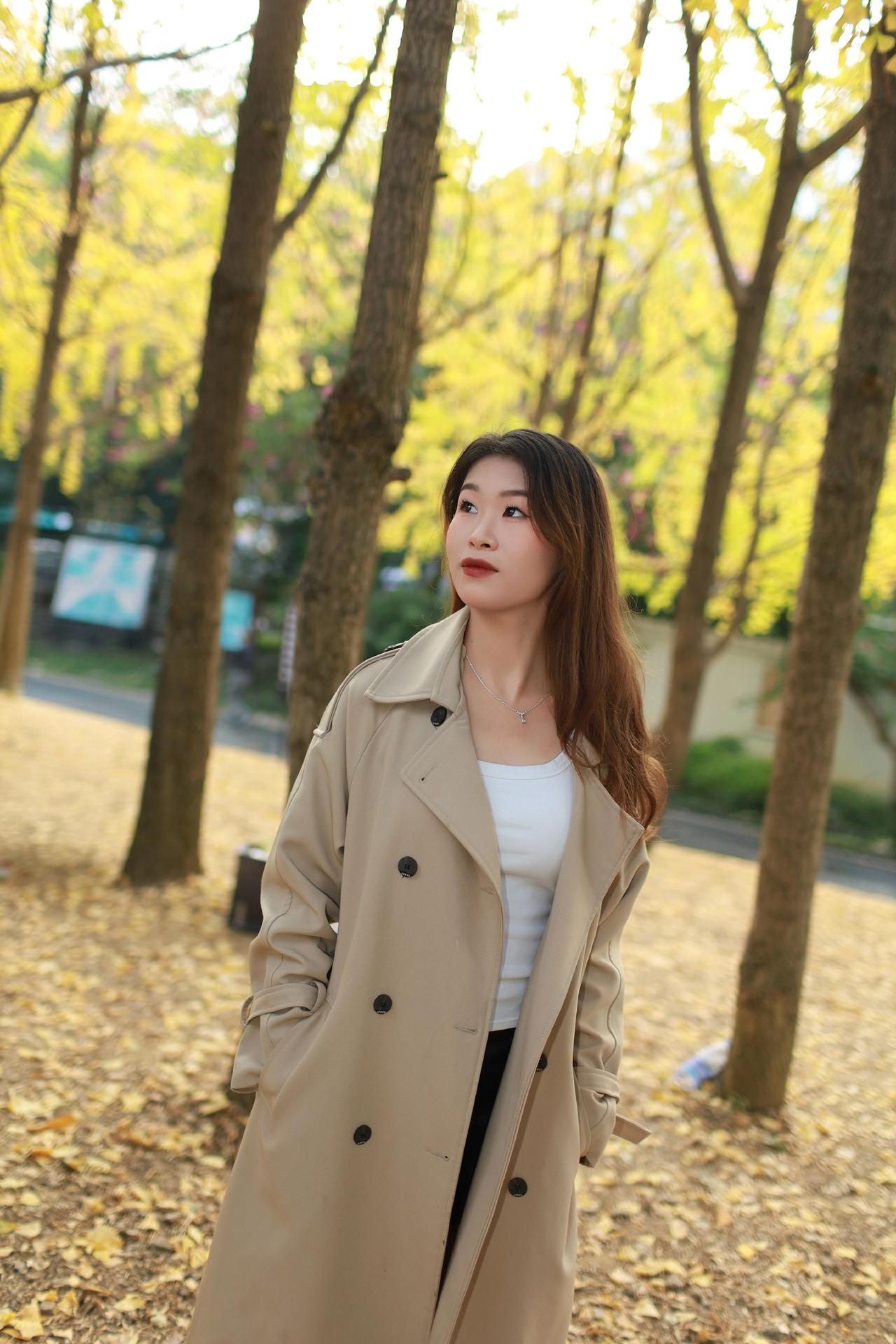 偶遇银杏林，随拍几张。～～人像写真 原相机无美颜 清纯甜美 女生拍照姿势