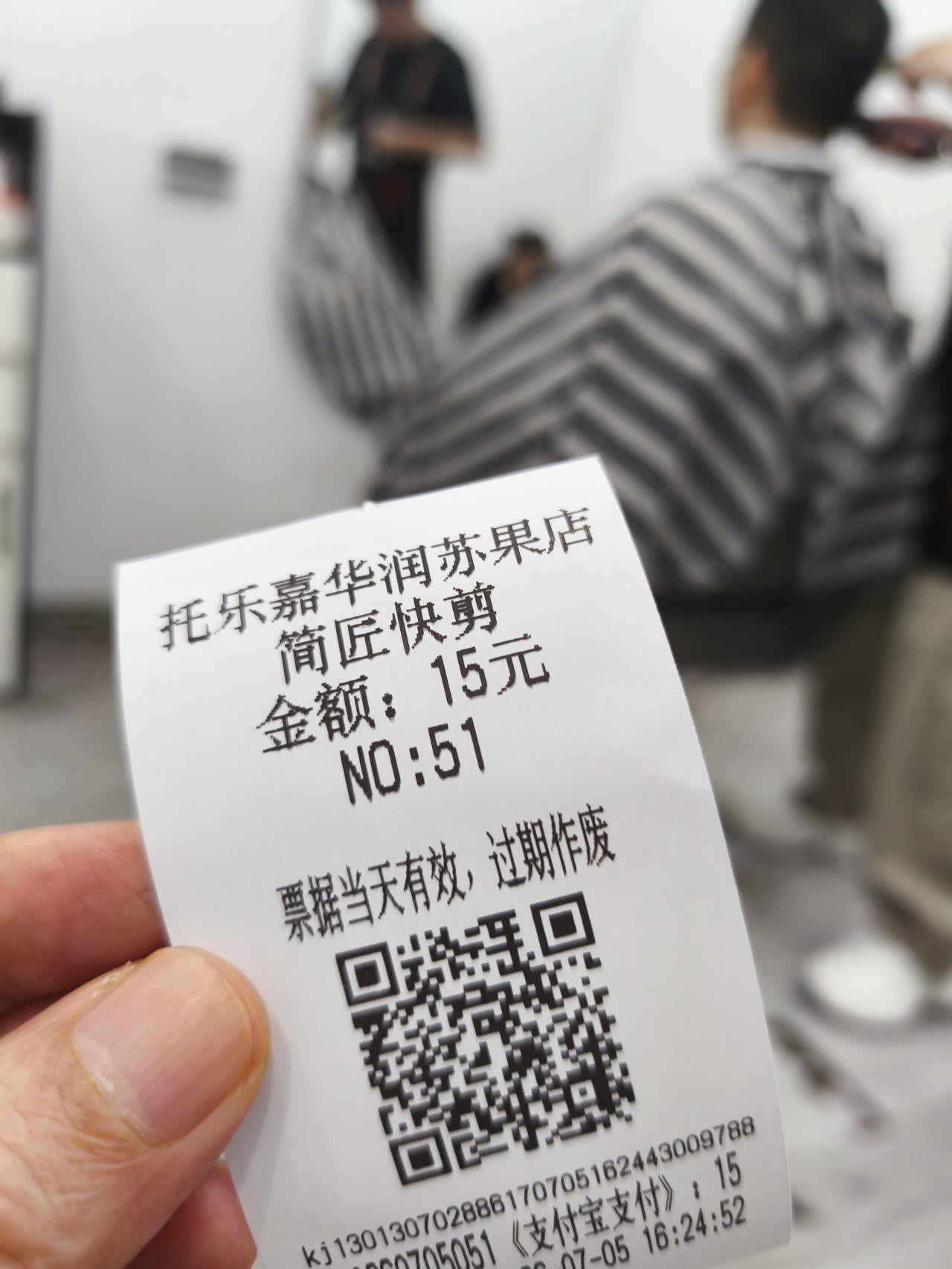“十元快剪”靠什么赚钱?“十元快剪”靠数量取胜，薄利多销果然有道理。一天100位