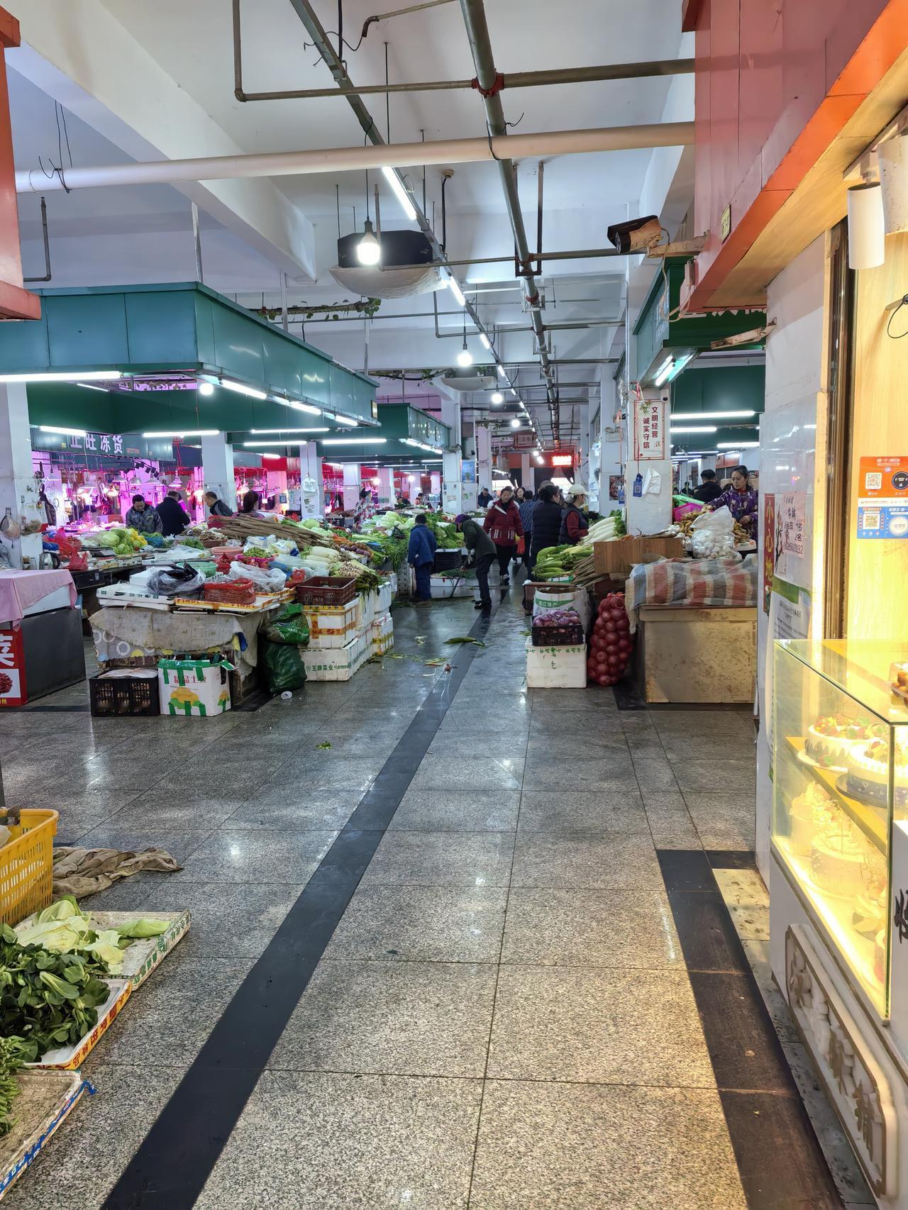 新年爱好打卡，我有两样心头好。先说这新年爱好打卡的酒，十升一大罐，这量太惊人，要