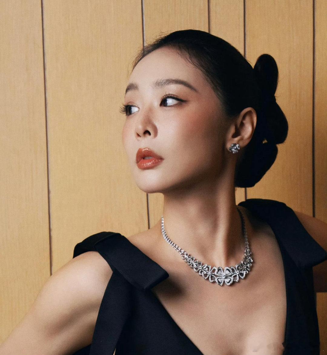 高叶找杨迪上私教课高叶想进步的心藏不住了周五晚高疯祝绪丹一曝一个准！高叶不仅不怕