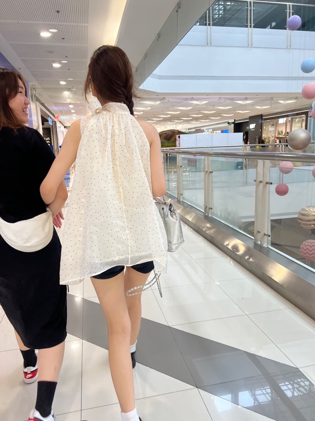好身材咋拍都好看。 