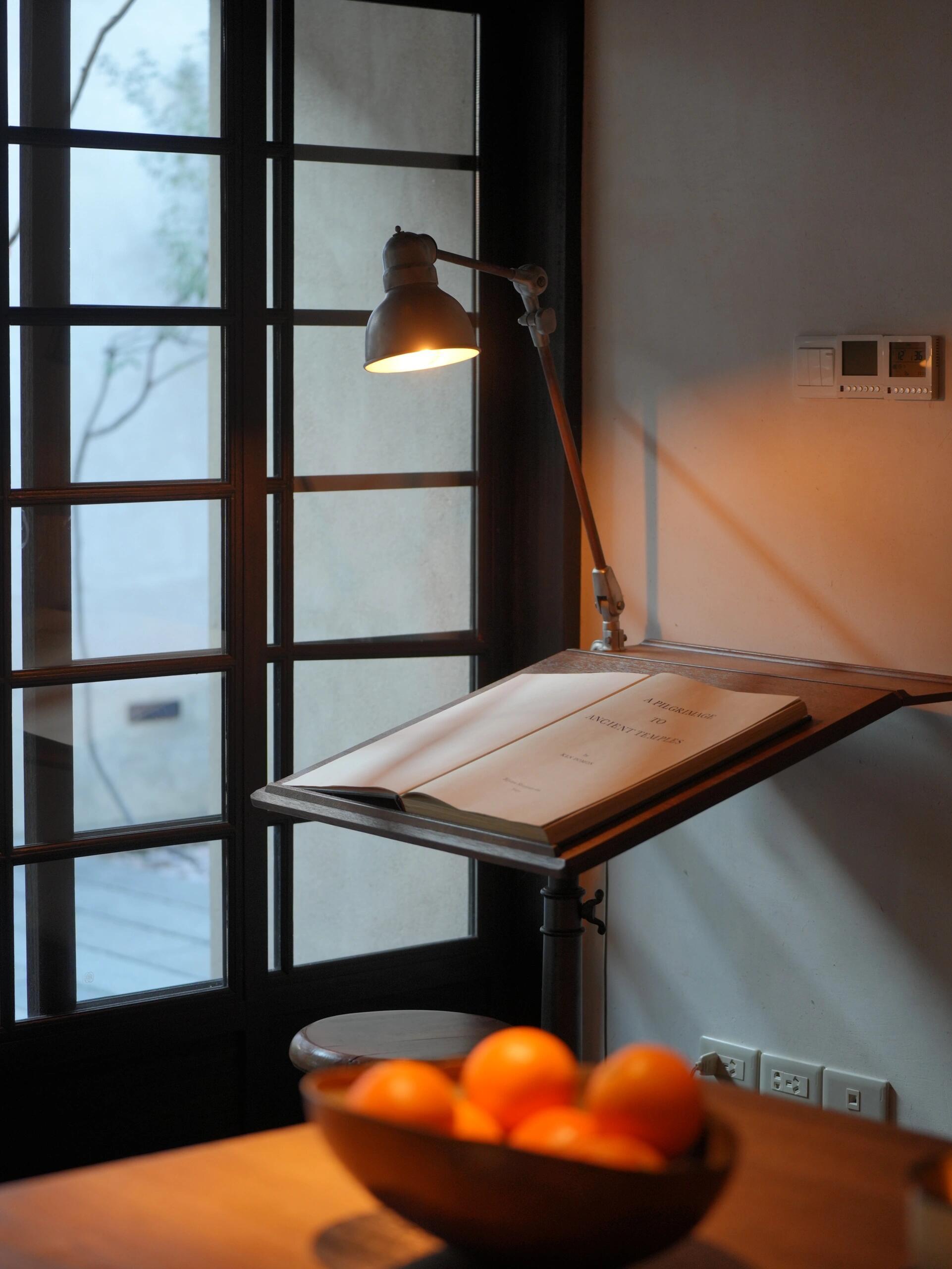 人生许多痛苦的原因在于盲目地较劲，所以，你要具备不较劲的智慧。 