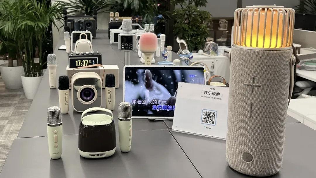 好久没有看到KTV生意了。其实也没有没落几年，仿佛变成了上个世纪的产物。所以看到