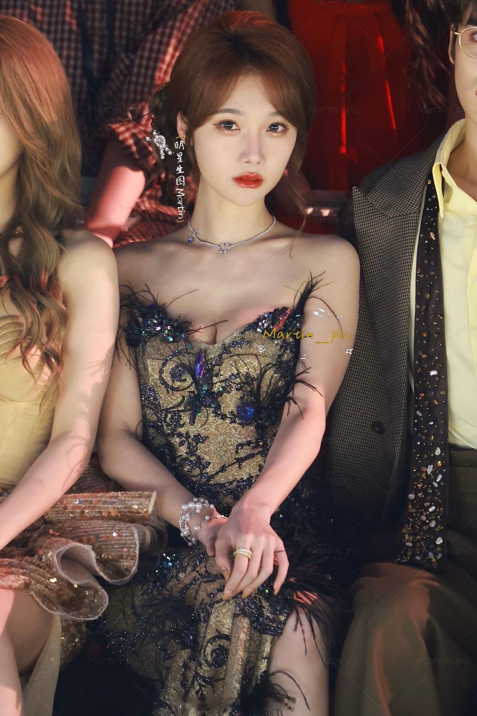 宋昕冉[超话] 宋昕冉上海时装周生图好精致的公主[好爱哦][好爱哦]生图也这么美