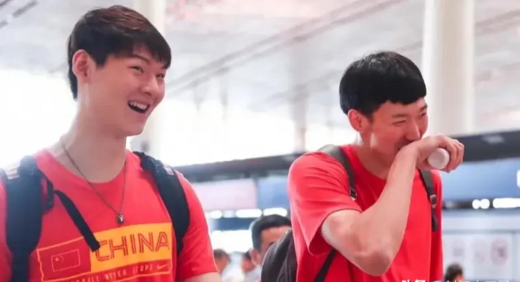在取得亚洲杯亚军后，现在很多球迷都在呼吁郭士强指导彻底抛弃周琦、王哲林、张镇麟和