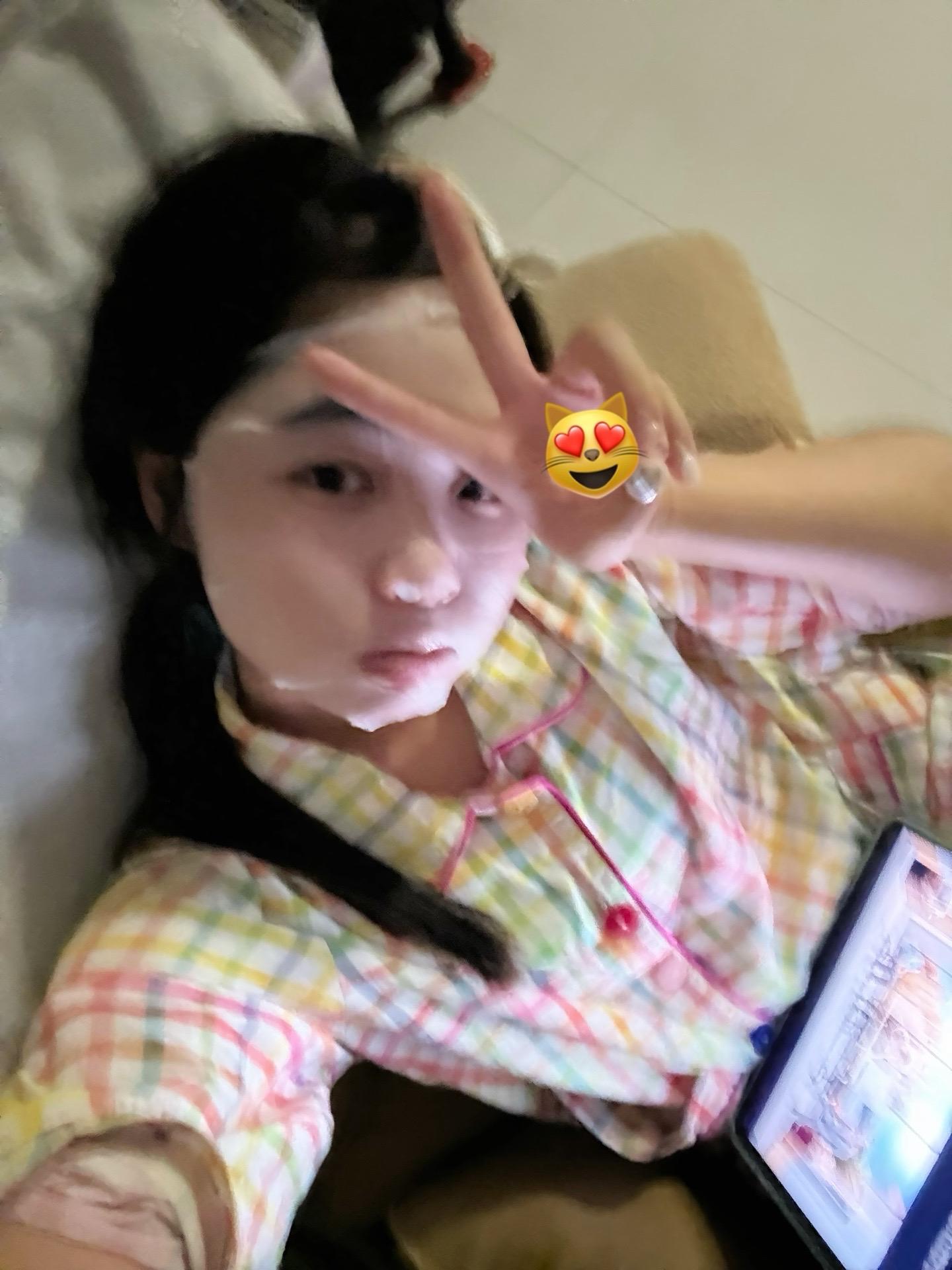 谢谢你像小太阳一样闯进我的世界 谢谢你一直在乎我的感受  我是一个很敏...