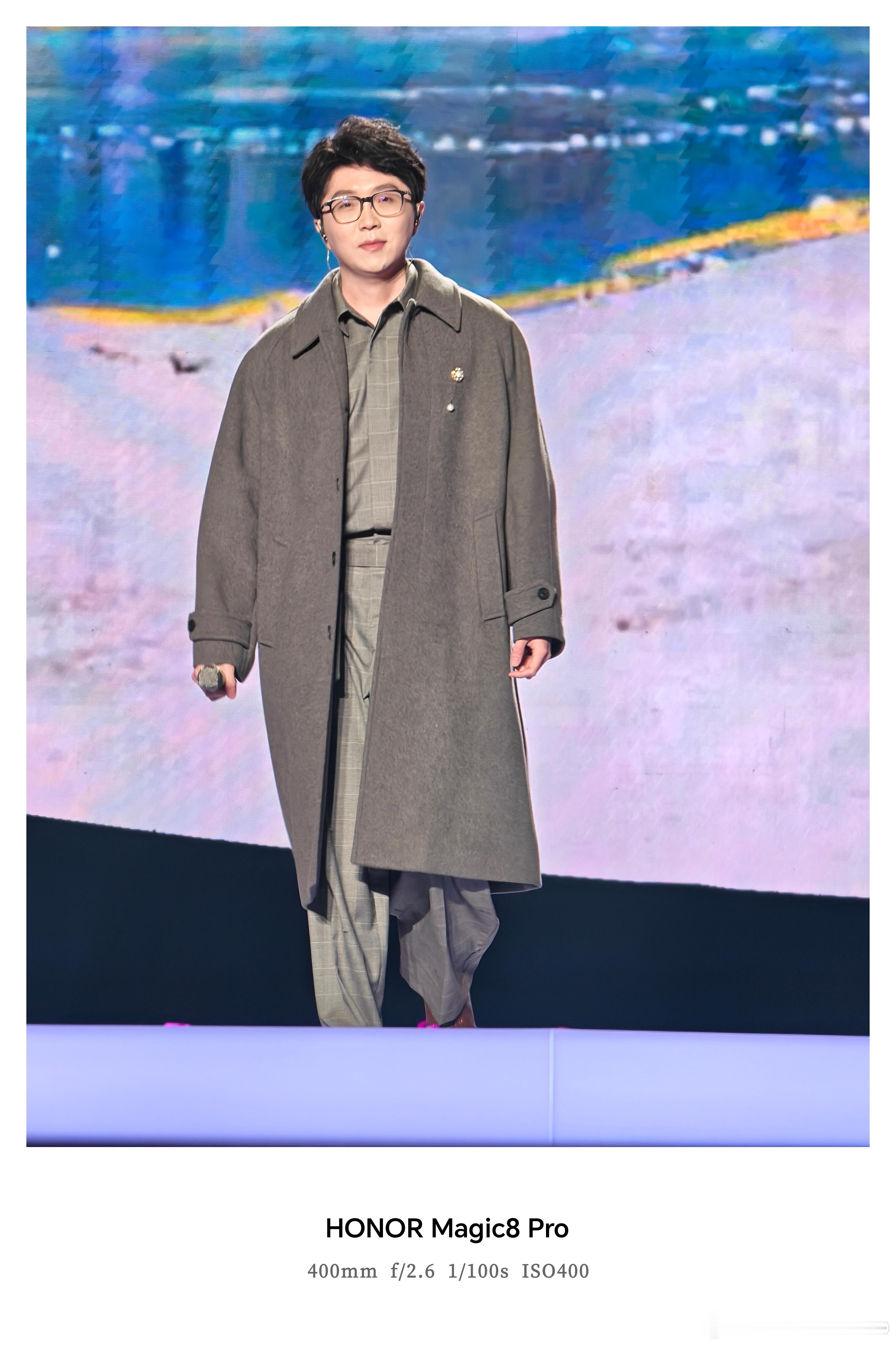 用手机拍演唱会还得是上增距镜，明星近在眼前，分享一组用荣耀Magic8 Pro配