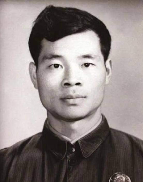 1982年6月16日，医生根据罗健夫的遗愿剖开了他的遗体，结果震惊发现，他全身都