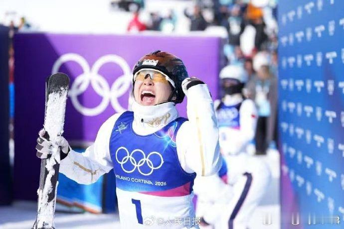 徐梦桃4岁开始练习体操徐梦桃每天训练十几个小时徐梦桃 文能浪姐唱跳武能冬奥夺冠 