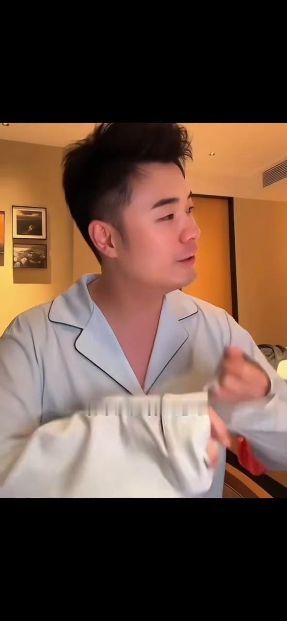 陈赫回应李晨被欺负 陈赫一句话护住李晨。最近直播时，有网友提到“李晨被欺负”的话