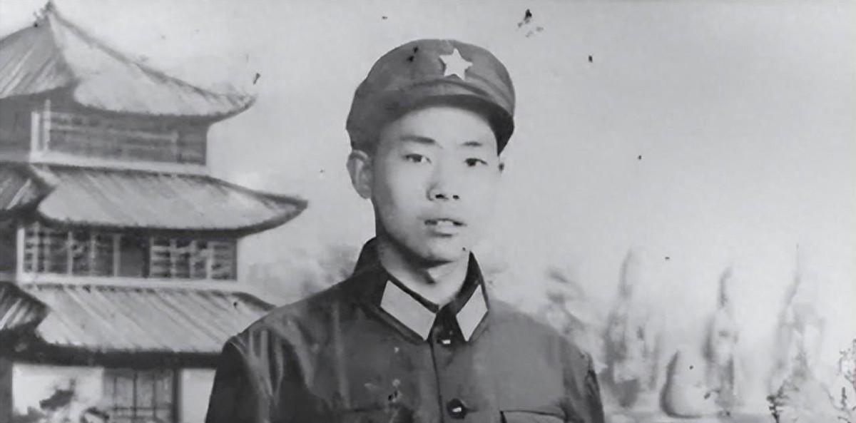 越战中儿子牺牲异国他乡，年迈母亲因无路费未能祭扫，历经二十年终于找到儿子的墓碑！