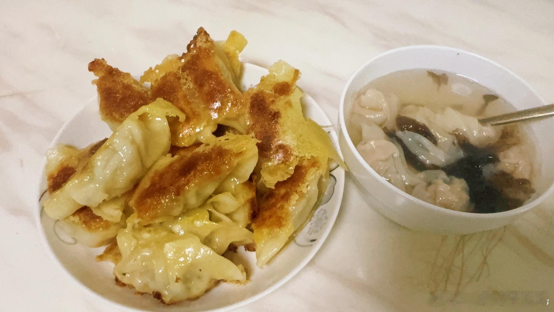 读初中都这么饿的嘛😳 ​​​