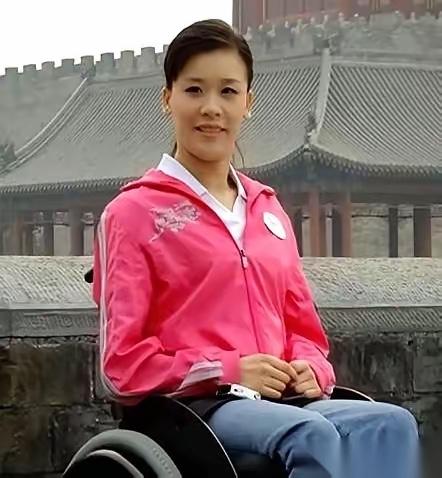 胸部以下全无知觉，连基本生活都需他人照料的桑兰，不仅嫁给了相守多年的爱人，201